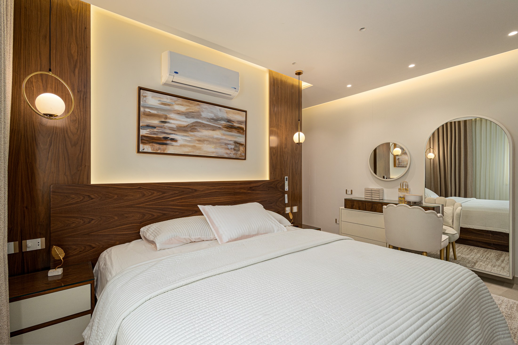 Canaria Apartment — bedroom lighting